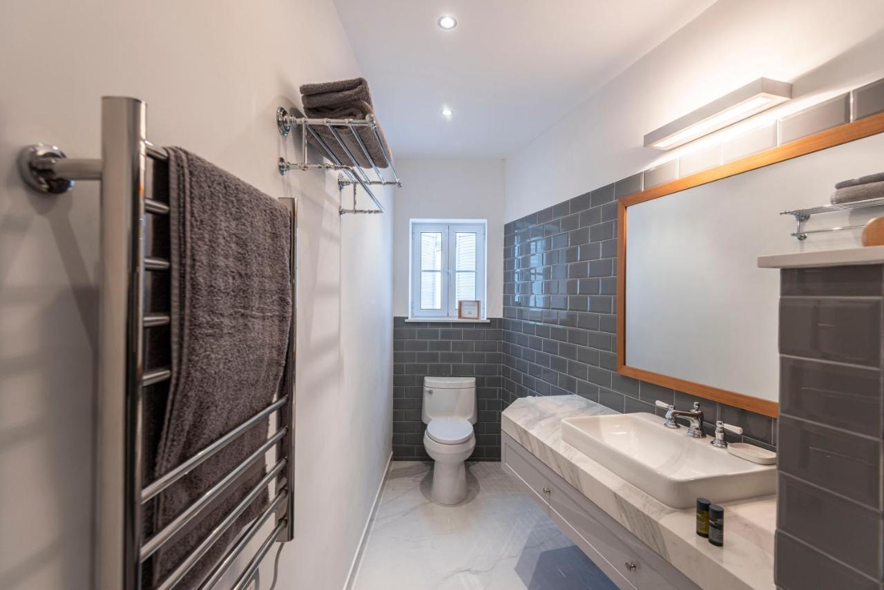 Manor House Apartment *